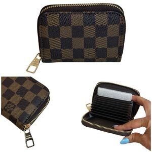 Checked Pattern Brown & Tan  Zippy Coin Purse
Compact Credit Card Wallet